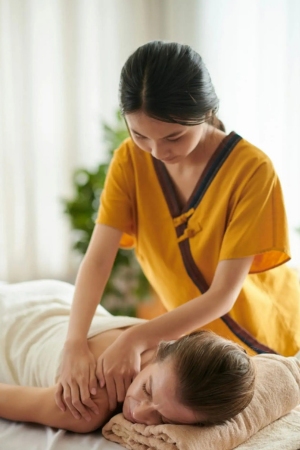 body massage therapist with client in Thane